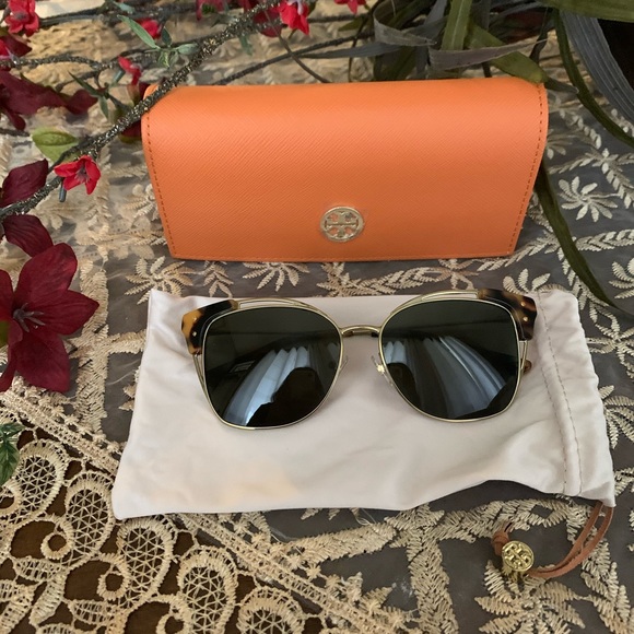 Samel❗️New Tory Burch sunglasses 😍 - Picture 6 of 6